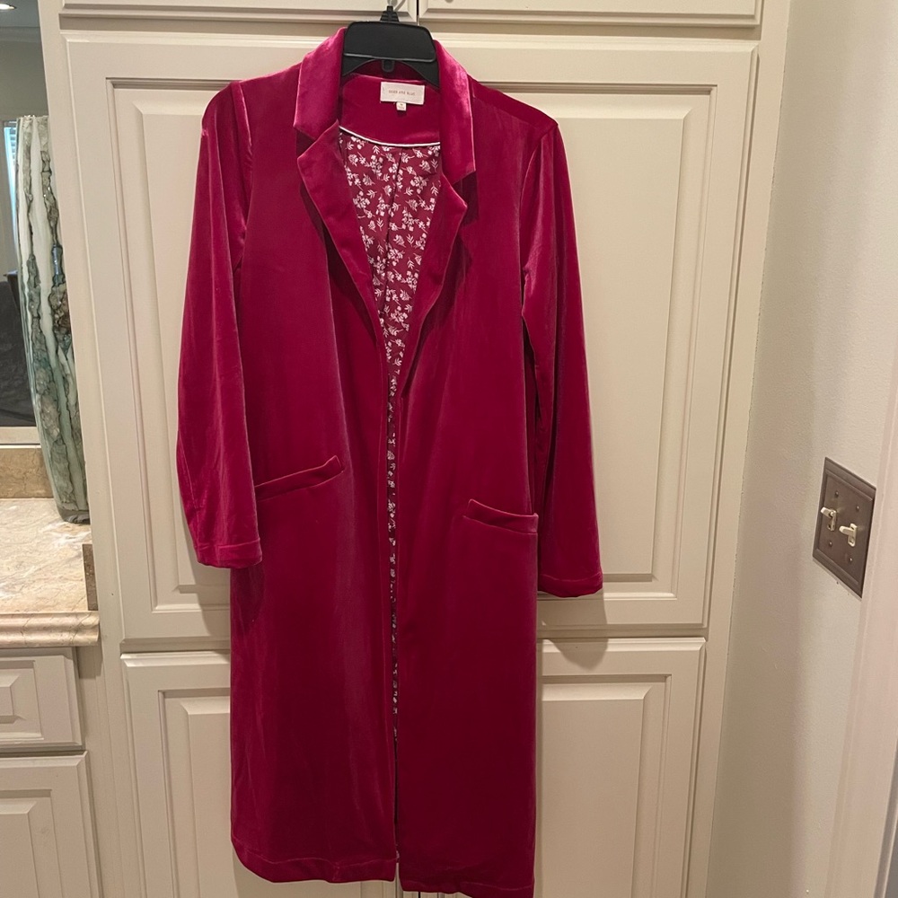 Skies Are Blue Fuchsia Velvet Duster - Picture 2 of 6
